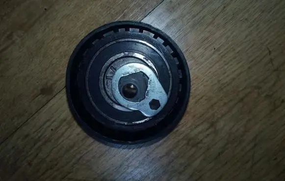 Opel Vivaro Belt tensioner pulley f237843 f-237843