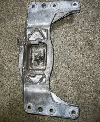 BMW 5 E60 E61 Gearbox mounting bracket 6761106 2231