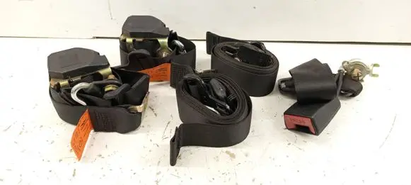 Mercedes-Benz 190 W201 Set of seat belts 2018604285 2018606885 2018605685