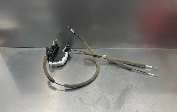 Nissan Leaf I (ZE0) Rear door lock E7114520 EG0001728