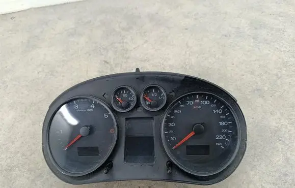Audi A2 Speedometer (instrument cluster) 8Z0920900A