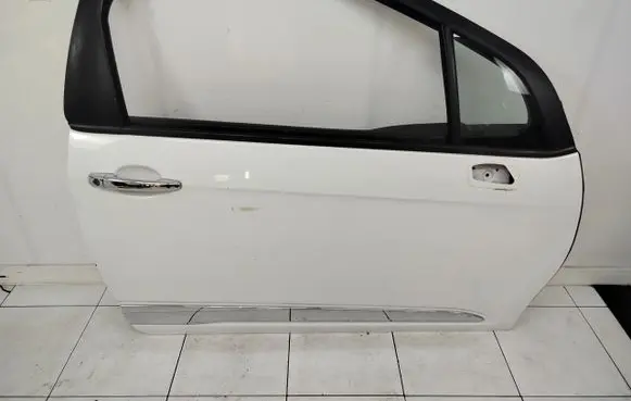 Citroen DS3 Front door 42R14
