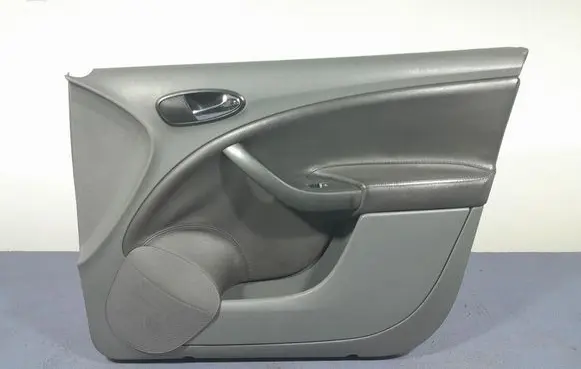 Seat Toledo III (5P) Door card panel trim set 5P0867012