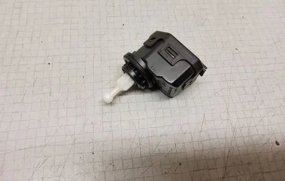 Volkswagen Bora Headlight level adjustment motor 1J0941295C