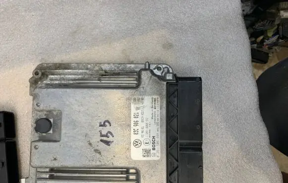Volkswagen PASSAT B6 Engine control unit/module 03C906021 0261S04448