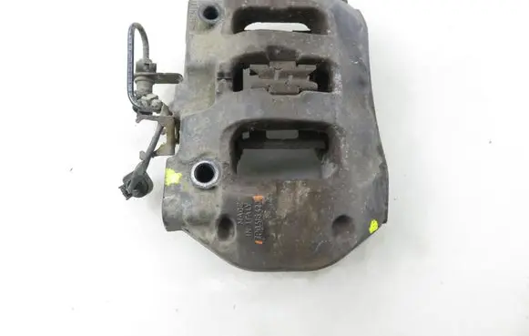 Volkswagen Touareg I Rear brake caliper 7P0615423