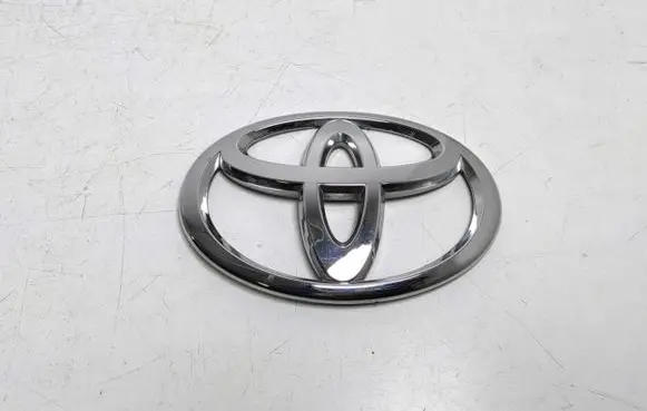 Toyota Auris 150 Manufacturer badge logo/emblem 90975-02074