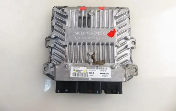 Volvo S40 Engine control unit/module 31211071AA 5WS40562A