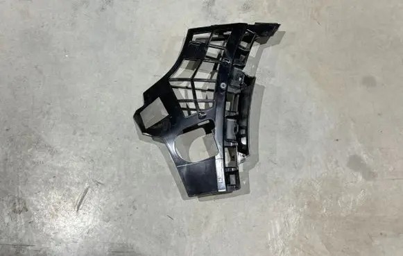 Front bumper mounting bracket