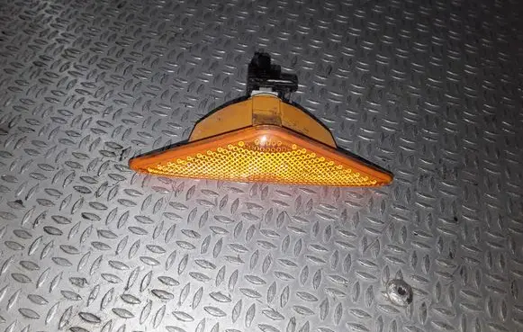 Ford Focus Front fender indicator light