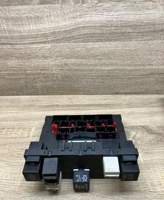 Volkswagen Golf V Fuse module 3C8937049AC F005V01034