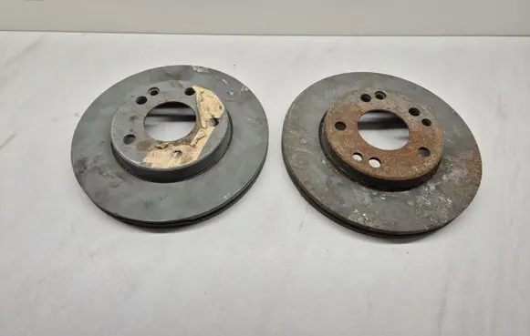 Mercedes-Benz 190 W201 Front brake disc A2014211512