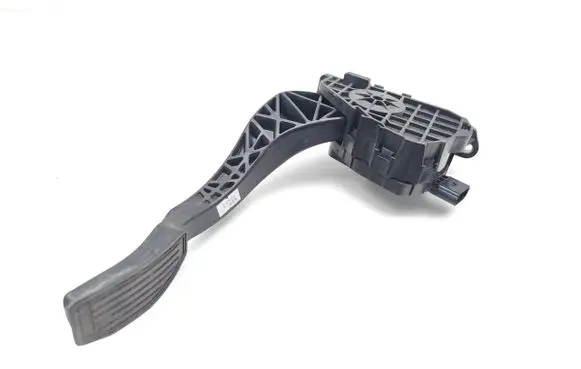 Accelerator throttle pedal