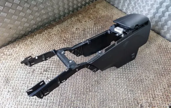 Ford Mustang VI Glove box central console 63044B90A