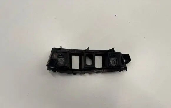 Volkswagen Touareg II Front bumper mounting bracket 7P6807184 7P6807184G