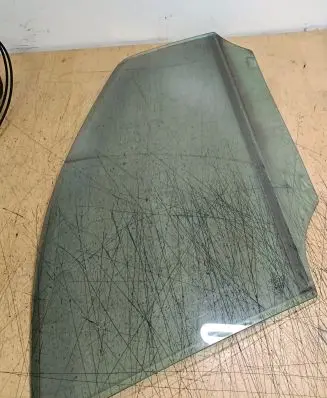 Mercedes-Benz ML W164 Front door window glass four-door 43R000004