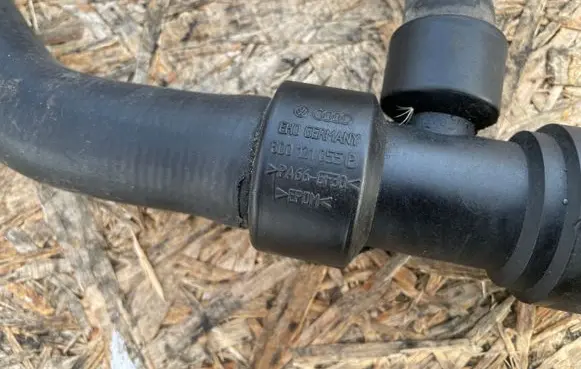 Volkswagen PASSAT B5 Engine coolant pipe/hose 8D0121055P