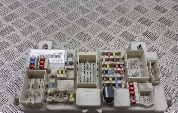 Ford Focus High voltage junction box 7M5T-14A073-BD