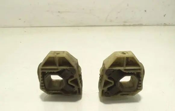 Volkswagen PASSAT B7 Radiator mount bracket