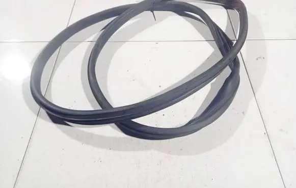 Opel Astra H Rubber seal front coupe door 
