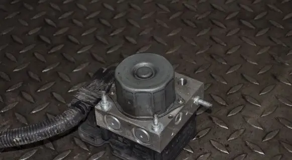 Nissan X-Trail T32 ABS Pump 476604CC3A