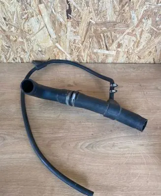 Volkswagen Golf III Coolant pipe/hose 