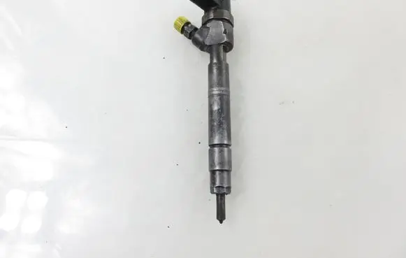 Mercedes-Benz Vito Viano W638 Fuel injector 6130700187 0445110035