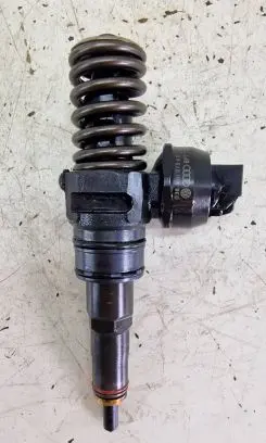 Volkswagen PASSAT B5.5 Fuel injector 038130073AR
