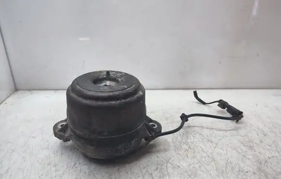 Engine mount bracket