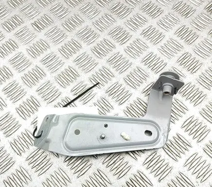 Volvo XC90 Fender mounting bracket 31371011