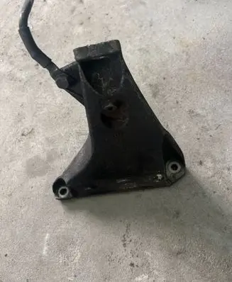 Volkswagen Passat Alltrack Engine mounting bracket 8D0199308N