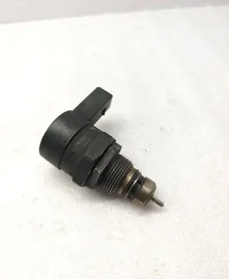 BMW 5 E60 E61 Fuel pressure regulator 0281002481 280103 10539364