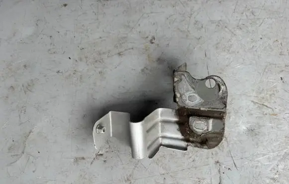 Audi Q8 Fender mounting bracket 4M8821168