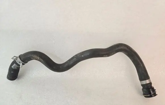 Volvo XC40 Engine coolant pipe/hose 32249650