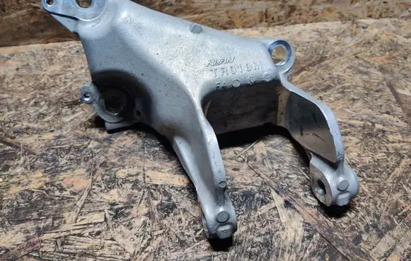 Honda Civic IX Gearbox mounting bracket TR018M