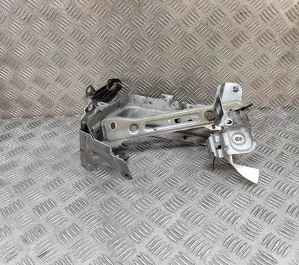 Fender mounting bracket