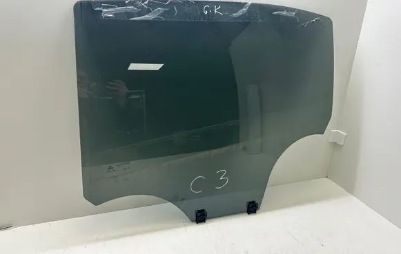 Rear door window glass