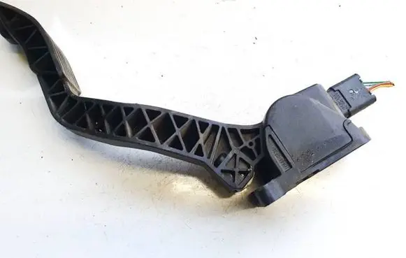 Citroen C4 I Accelerator throttle pedal 0280755041 9680565880