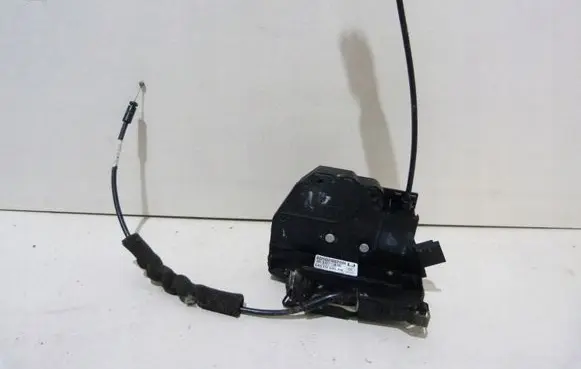 Renault Latitude (L70) Front door lock 805020020