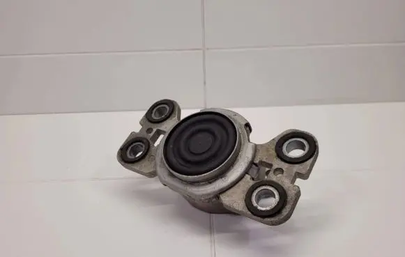 Land Rover Range Rover Evoque L538 Engine mount bracket EJ32-7M121-AD