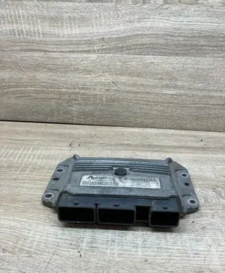 Renault Megane II Engine control unit/module 8200298457 215841533B1