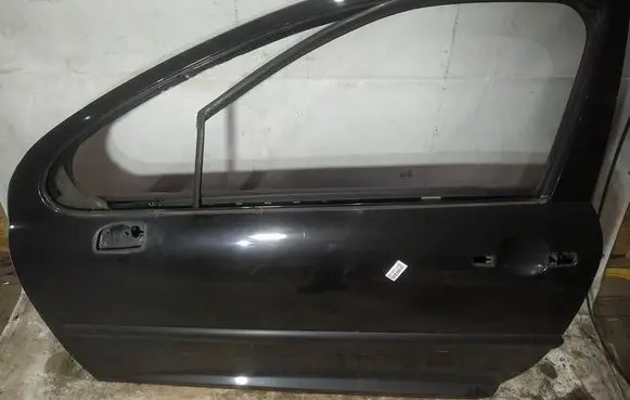 Peugeot 207 Front door juodos