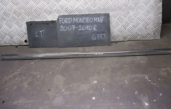 Ford Mondeo MK IV Door glass rail 