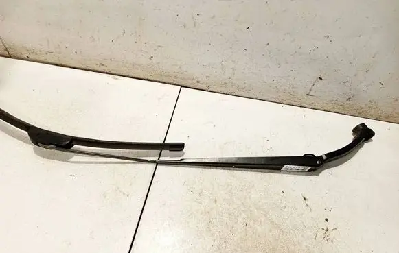 Front wiper blade arm