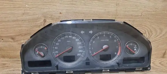 Volvo V70 Speedometer (instrument cluster) 8673259 8602761