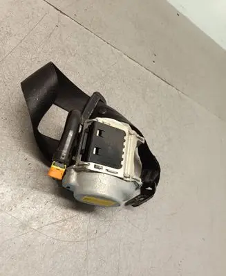 Rear seatbelt