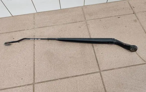 Nissan Note (E11) Front wiper blade arm