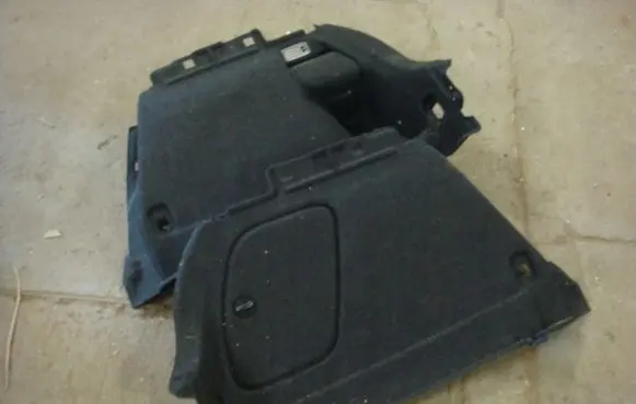 Trunk/boot lower side trim panel