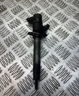 Volvo S60 Fuel injector 8658352