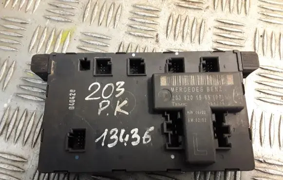 Mercedes-Benz C W203 Door control unit/module 2038201585 A2038201585